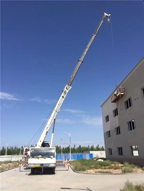 顺昌县“轻装强干”—— 吊车的 “轻量化臂架” 技术